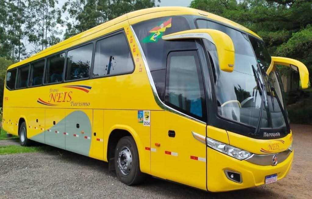 Ônibus amarelo da Trans Neis